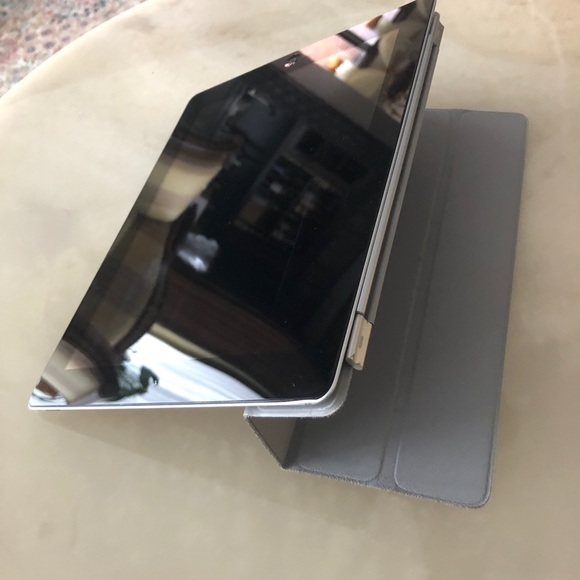 Apple Other - Apple iPad2 silver 16GB, w/grey cover,not working